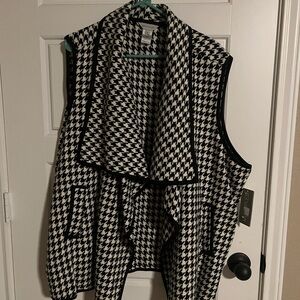 Black and White Houndstooth Women's Vest